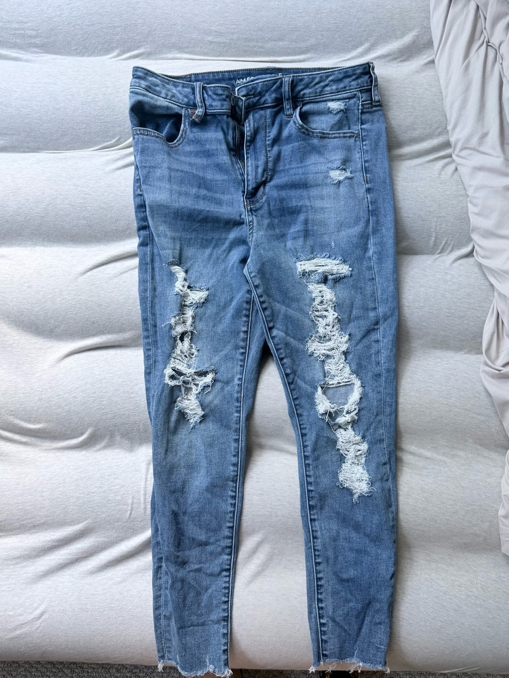 American Eagle Outfitters Light Blue Ripped Skinny Jeans (SHORT)